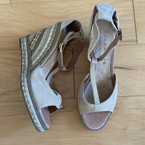 Paloma Barcelo suede metallic wedges
